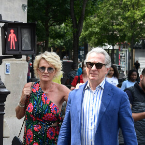 Sophie Davant et son compagnon William Leymergie - Mariage de Claude Lelouch à la mairie du 18ème à Paris.