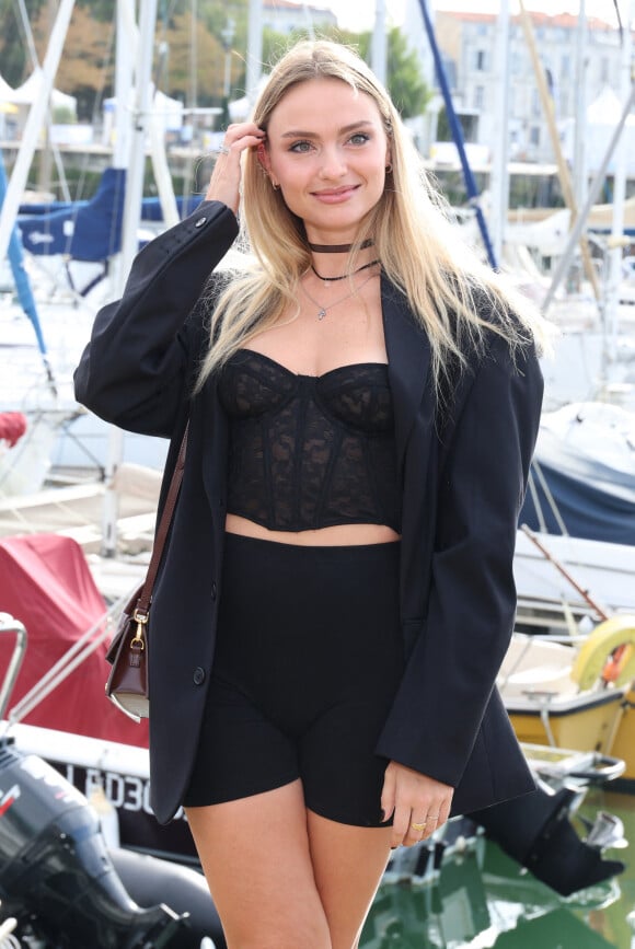 Aurelie Pons au photocall de la série "Ici Tout Commence" lors de la 25ème édition du Festival de la fiction de la Rochelle, France, le 16 septembre 2023. © Denis Guignebourg/BestImage