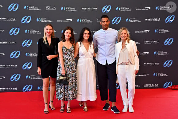 Aurelie Pons, Julie Sassoust,Sarah Farahmand, Terence Telle et Catherine Marchal lors de la soirée d'ouverture du 60ème Festival de Télévision de Monte-Carlo au Grimaldi Forum à Monaco, le 18 juin 2021. © Bruno Bébert/Bestimage