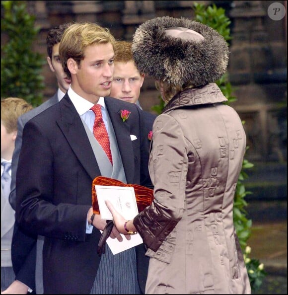 Le prince William et Natalia, la duchesse de Wesminster, mère de la mariée, au mariage de Lady Tamara Grosvenor et Edward van Custem à la cathédrale Chester à Londres, en 2004. Crédit : GoffINF.com KGC-42