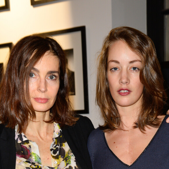 Exclusif - Anne Parillaud avec sa fille Juliette Besson - Soirée de la présentation du "Nouvel écrin Studio Harcourt" à Paris le 17 octobre 2016. Le mythique studio photo parisien revient dans son quartier d'origine, le XVIème arrondissement, et pose ses valises dans un hôtel particulier de la rue de Lota. On y va pour ? Le portrait unique en noir et blanc, le nouvel espace d'exposition et le Café Harcourt by Dalloyau. © Coadic Guirec/Bestimage