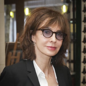 Exclusif - Anne Parillaud - Lancement du prix Saint-Exupery de la ville du Mans aux Deux Magots à Paris le 12 septembre 2023. Forte de son festival de lecture et salon du livre Faites Lire !, la ville du Mans s'affirme comme référence de littérature et de culture en pleine rentrée littéraire et crée son nouveau prix en hommage au célèbre auteur du livre Le Petit Prince. Celui-ci sera remis le lundi 2 octobre lors de la soirée d'inauguration de Faites Lire ! © Jack Tribeca / Bestimage