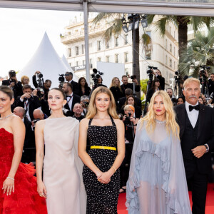 Wasé Chief, Isabelle Fuhrman, Ella Hunt, Georgia MacPhail, Sienna Miller, Kevin Costner, Abbey Lee Kershaw, Jena Malone, Hayes Costner, Alejandro Edda - Montée des marches du film " Horizon : An american saga " lors du 77ème Festival International du Film de Cannes, au Palais des Festivals à Cannes. Le 19 mai 2024 © Jacovides-Moreau / Bestimage