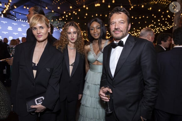 Judith Godrèche et sa fille Tess Bartélemy, Daniela Stock et Samuel Le Bihan - Personnalités au dîner "Women in Motion" par le groupe Kering, Place de la Castre, lors du 77ème Festival International du Film de Cannes. Le 19 mai 2024 © Olivier Borde / Bestimage