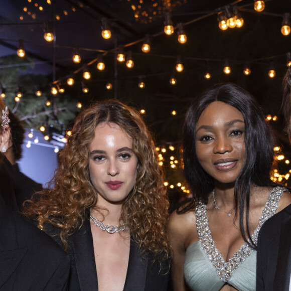 Judith Godrèche et sa fille Tess Bartélemy, Daniela Stock et Samuel Le Bihan - Personnalités au dîner "Women in Motion" par le groupe Kering, Place de la Castre, lors du 77ème Festival International du Film de Cannes. Le 19 mai 2024 © Olivier Borde / Bestimage