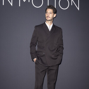 Pierre Niney - Photocall du dîner "Women in Motion" par le groupe Kering, Place de la Castre, lors du 77ème Festival International du Film de Cannes le 19 mai 2024. © Olivier Borde/Bestimage