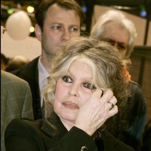 Brigitte Bardot et la Journée spéciale d'adoption "Le Noël des animaux" organisée par la SPA en 2004.
AGENCE / BESTIMAGE