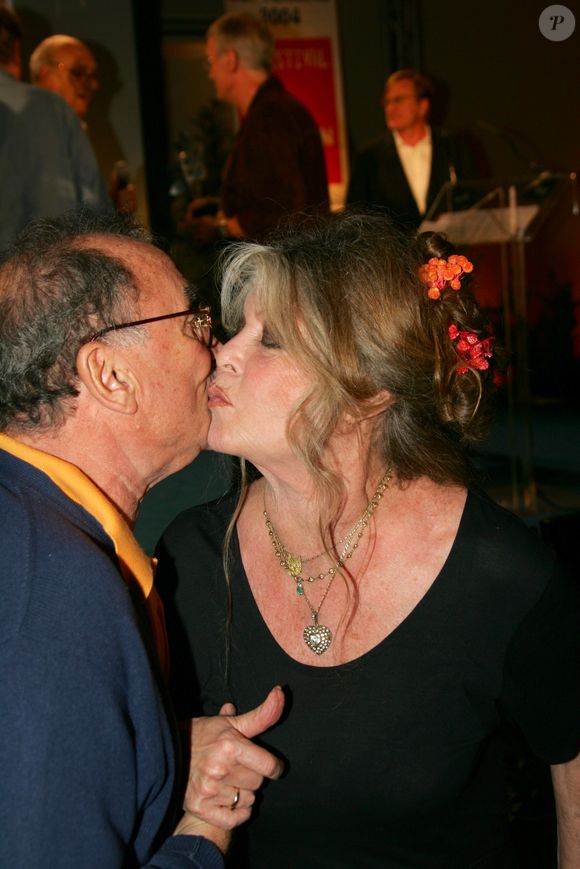 Archives - Claude Brasseur et Brigitte Bardot lors de la 6ème édition du Festival de la fiction TV à Saint-Tropez, le 18 septembre 2004. © Frédéric Piau/Bestimage