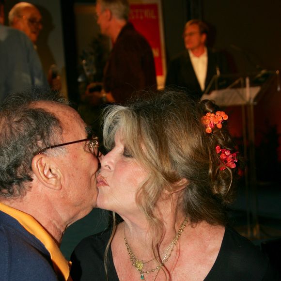 Archives - Claude Brasseur et Brigitte Bardot lors de la 6ème édition du Festival de la fiction TV à Saint-Tropez, le 18 septembre 2004. © Frédéric Piau/Bestimage