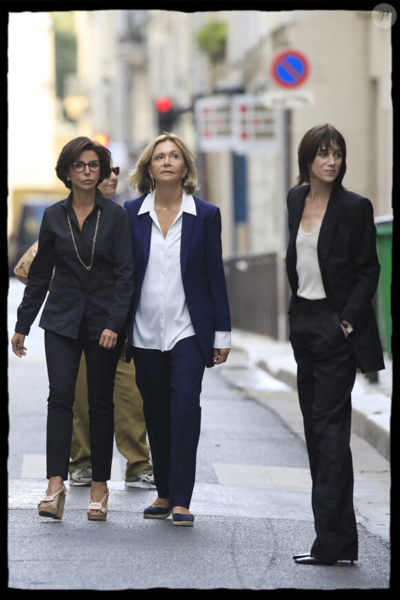 Exclusif - Rachida Dati, maire du 7ème arrondissement de Paris, Charlotte Gainsbourg, Valérie Pécresse, présidente du conseil régional d'Ile de France lors de l'inauguration de la Maison Gainsbourg, rue de Verneuil à Paris le 14 septembre 2023. La maison ouvrira ses portes au public à partir du 20 septembre 2023.© Alain Guizard / Bestimage