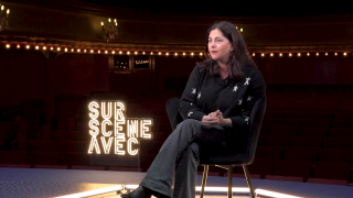 SUR SCÈNE AVEC Cristiana Reali explique pourquoi elle est n'est pas retournée au Brésil et ce qui l'a retenue en France