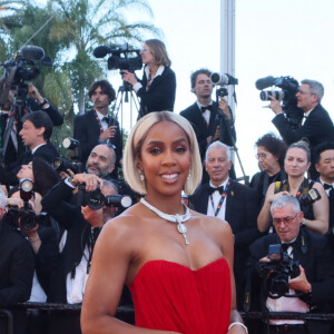 Alors qu'elle prenait la pose avant la projection du film Marcello Mio, la chanteuse a eu une altercation avec une agente de la sécurité.
Kelly Rowland à la montée des marches du film Marcello Mio lors du 77ᵉ Festival International du Film de Cannes, au Palais des Festivals à Cannes. Le 21 mai 2024 © Christophe Clovis / Bestimage 