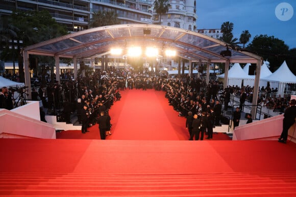 Un moment très tendu a eu lieu à Cannes durant le Festival
Illustration - Descente des marches du film « Les Linceuls » lors du 77ème Festival International du Film de Cannes, au Palais des Festivals à Cannes © Jacovides-Moreau / Bestimage