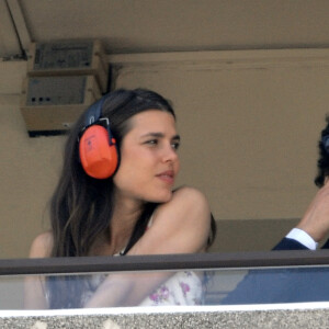 Habituée du circuit monégasque, la princesse y était venue en 2009 avec un autre compagnon Alex Dellal.
Charlotte Casiraghi et son petit ami Alex Dellal au Grand Prix de Formule 1 de Monaco à Monte-Carlo, Monaco, le 24 mai 2009. Photo par Nebinger-Orban/ABACAPRESS.COM