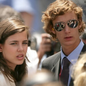 Pierre et Charlotte Casiraghi descendent la grille de départ du Grand Prix de Formule 1 de Monaco, le 28 mai 2006. Photo par Frederic Nebinger/ABACAPRESS.COM