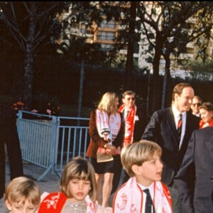 Caroline avec son père Rainier, et ses trois enfants, Pierre, Charlotte et Andrea en 1993