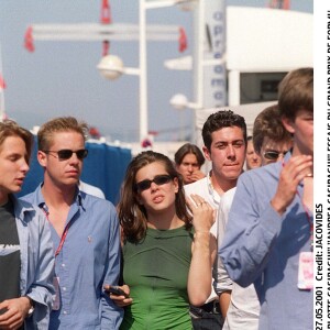 Charlotte avec son frère Andréa et des amis en mai 2001 aux essais du Grand Prix.