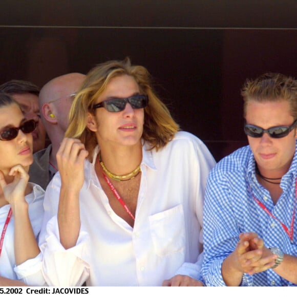 Son frère aîné, Andréa se montre lui aussi très souvent avec elle.
Andrea et Charlotte Casiraghi au Grand Prix de Monaco, le 26 mai 2002.