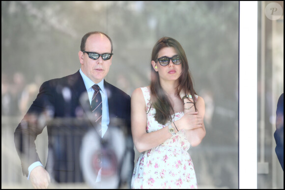 Depuis la mort de Rainier, elle assiste régulièrement au spectacle avec son oncle Albert, le nouveau prince.Albert de Monaco et sa nièce Charlotte lors du Grand Prix de Monaco. ©Bestimage