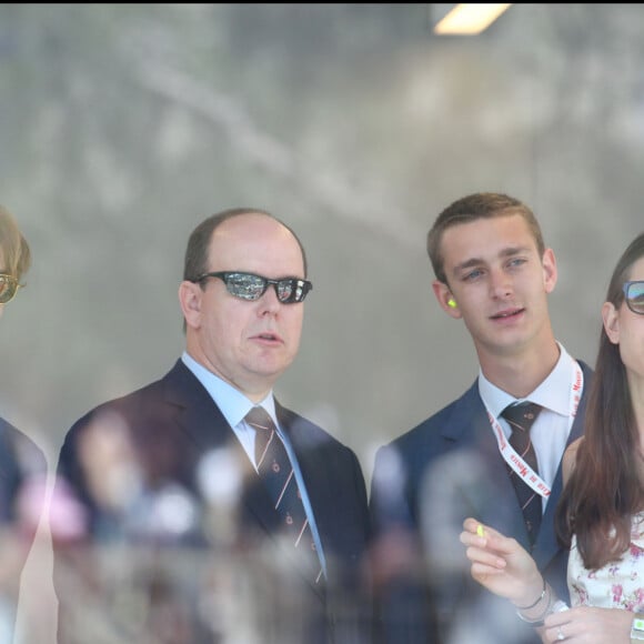 Andrea, Pierre et Charlotte avec leur oncle, le Prince Albert lors du Grand Prix de Monaco.