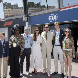 Sacha Casiraghi, Raphaël Elmaleh, Khadja Nin, Jacky Ickx, Tatiana Santo Domingo, Andréa Casiraghi, Ben-Sylvester Strautmann, la princesse Alexandra de Hanovre et Charlotte Casiraghi lors des qualifications du 81ème Grand Prix de Formule 1 (F1) de Monaco, le 25 mai 2024. © Claudia Albuquerque/Bestimage  Celebrities during qualifying for the Monaco Formula 1 (F1) Grand Prix. Monaco, May 25th, 2024. 