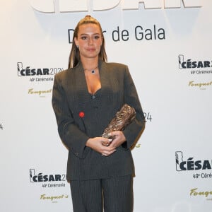 Adèle Exarchopoulos (César de la meilleure actrice dans un second rôle pour " Je Verrai Toujours Vos Visages ") - Photocall de la 49ème édition de la cérémonie des César au Fouquet's à Paris Le 23 fevrier 2024 © Coadic Guirec / Bestimage