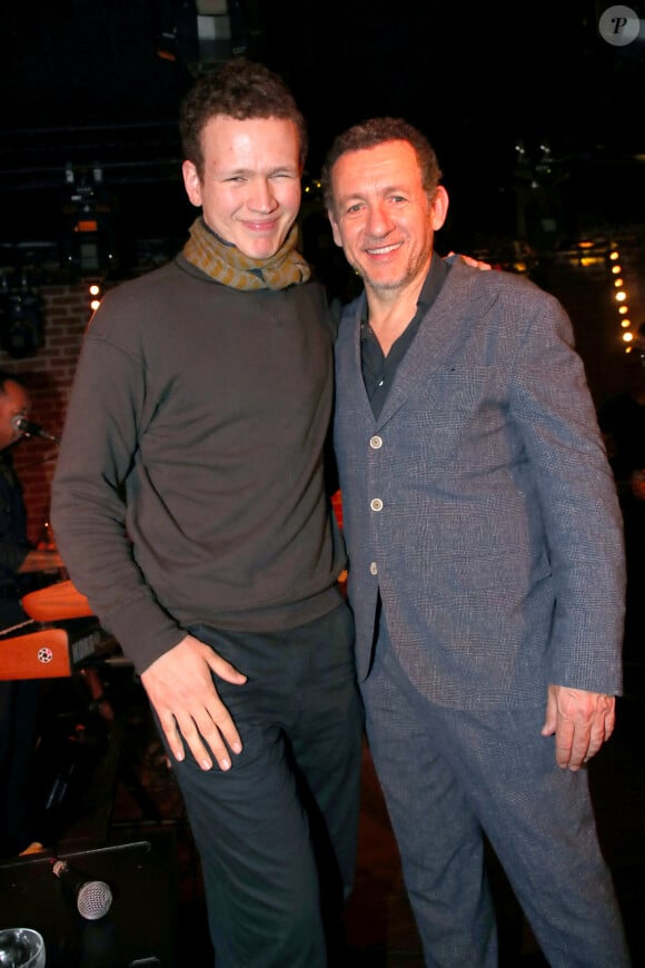  Désormais heureux en couple avec Laurence Arné, l'acteur du film Bienvenue chez les Ch'tis est très proche de chacun de ses enfants qui s'entendent également à merveille.
Exclusif - Dany Boon et son fils Noé au night club " NO.PI " Place Clichy après l'avant-première du film "La Vie pour de vrai" à Paris, France, le 18 Avril 2023. © Bertrand Rindoff / Bestimage