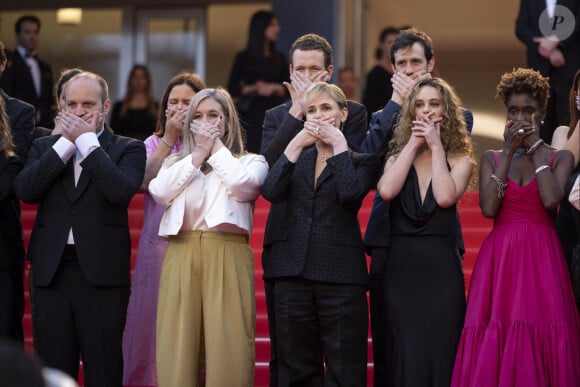 Guest, Noé Boon, Judith Godrèche, Richard Sears, Tess Barthélemy, Rokhaya Diallo - Montée des marches du film " Furiosa : A Mad Max Saga " lors du 77ème Festival International du Film de Cannes, au Palais des Festivals à Cannes. Le 15 mai 2024 © Olivier Borde / Bestimage 