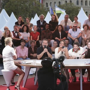 Exclusif - Gilles Lellouche, Adèle Exarchopoulos, François Civil, Mallory Wanecque, Malik Frikah sur le plateau de l'émission "C à vous" lors du 77ème Festival International du Film de Cannes le 22 mai 2024. © Jack Tribeca / Bestimage 