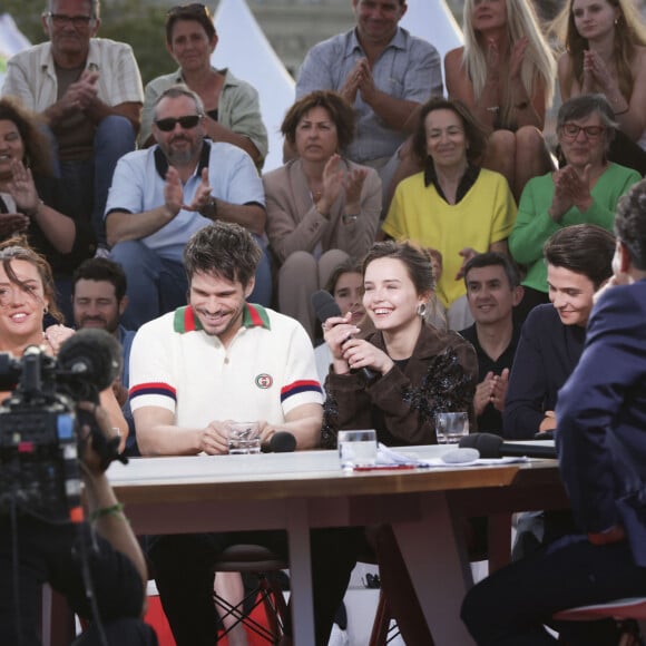 Exclusif - Gilles Lellouche, Adèle Exarchopoulos, François Civil, Mallory Wanecque sur le plateau de l'émission "C à vous" lors du 77ème Festival International du Film de Cannes le 22 mai 2024. © Jack Tribeca / Bestimage 