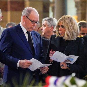 Le prince Albert II de Monaco et la Première Dame Brigitte Macron - Obsèques de l'ancien maire de Marseille Jean-Claude Gaudin à la cathédrale Sainte-Marie major de Marseille, France, le 23 mai 2024. © Jean-René Santini/Bestimage 