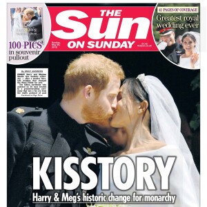 Et pour cause dans la chapelle de la ville, Meghan Markle et Harry s'étaient unis à cette même date !
Les unes de quotidiens britanniques au lendemain du mariage du prince Harry et de Meghan Markle, le 20 mai 2018. 