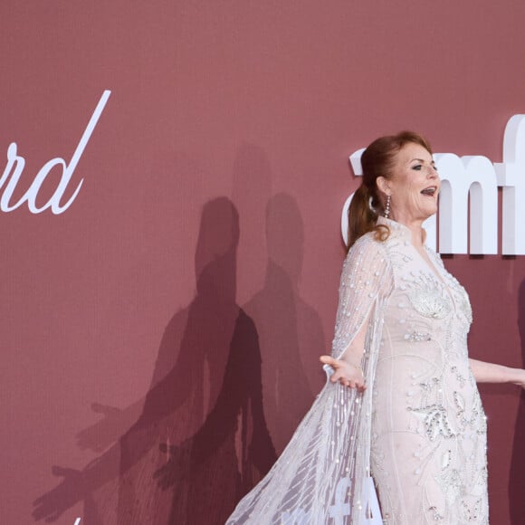 Sarah Ferguson a quant à elle fait le show !
Sarah Ferguson et Tiziana Rocca - Photocall du gala de l'amfAR 2024 à l'Hôtel du Cap-Eden-Roc, Antibes, lors du 77ème Festival International du Film de Cannes. Le 23 mai 2024. © Moreau-Jacovides / Bestimage 
