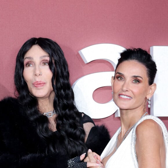 Cher et Demi Moore - Photocall du gala de l'amfAR 2024 à l'Hôtel du Cap-Eden-Roc, Antibes, lors du 77ème Festival International du Film de Cannes. Le 23 mai 2024. © Moreau-Jacovides / Bestimage 