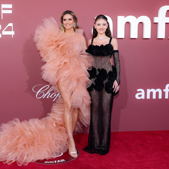 Heidi Klum et sa fille Leni - Photocall du gala de l'amfAR 2024 à l'Hôtel du Cap-Eden-Roc, Antibes, lors du 77ème Festival International du Film de Cannes. Le 23 mai 2024. © Moreau-Jacovides / Bestimage 