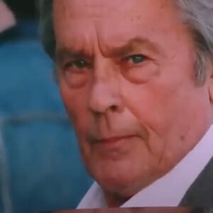 Captures d'écran d'Anouchka Delon qui a pris la parole face aux dernières accusations de son frère, Anthony sur le plateau du JT de Audrey Crespo-Mara sur TF1 le 7 janvier 2023.