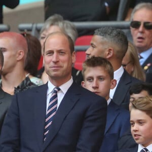 Le prince William, prince de Galles, et son fils le prince George de Galles, assistent à la finale de la coupe Emirates FA 2024 entre Manchester United et Manchester City au stade de Wembley à Londres, le 25 mai 2024.  Royal Highness the Prince of Wales, Prince William & his son Prince George of Wales at Wembley Stadium for The Emirates FA Cup Final 2024 between Manchester United v Manchester City. May 25th, 2024. 