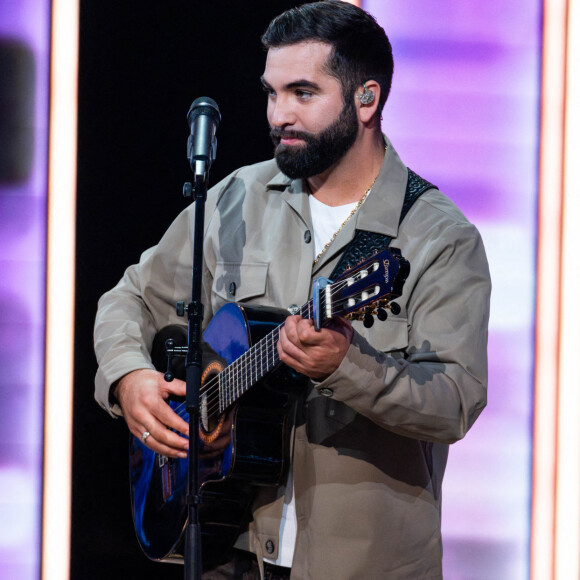 Heureusement, le chanteur a été opéré et sauvé, et suit depuis une longue convalescence loin des médias et des réseaux sociaux.
Kendji Girac, chanteur et guitariste français lors du Téléthon 2023, à Saint Denis, près de Paris, France, le 9 décembre 2023. Alexis Jumeau/ABACAPRESS.COM