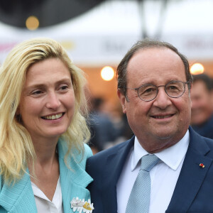 Francois Hollande et Julie Gayet lors du festival Soeurs Jumelles, Rencontre de la musique et de l'image à Rochefort le 1er juillet 2023. © Franck Castel / Bestimage 