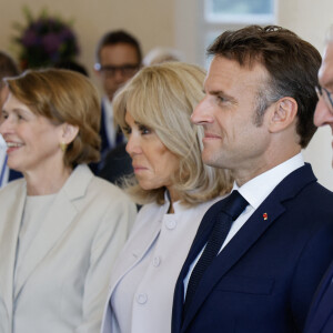 Emmanuel Macron et Brigitte Macron accueilis par Franck-Walter Steinmeier, président de la république fédérale d'Allemagne et madame Elke Budenbender au château de Bellevue, suivie d'une conférence de presse lors une visite d'Etat de trois jours en Allemagne, le 26 mai 2024. © Ludovic Marin/Pool/Bestimage  (L-R) the German President's wife Elke Buedenbender, the French president's wife Brigitte Macron, French President Emmanuel Macron and German President Frank-Walter Steinmeier pose prior talks at Bellevue presidential palace in Berlin, Germany on May 26, 2024. The French president pays a three-day state visit to Germany until May 28. 