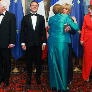 Angela Merkel - Le président français, Emmanuel Macron et la première dame, Brigitte Macron accueilis par Franck-Walter Steinmeier, président de la république fédérale d'Allemagne et madame Elke Budenbender pour un diner d'état, au château de Bellevue, lors une visite d'Etat de trois jours en Allemagne, le 26 mai 2024. © Stéphane Lemouton / Bestimage  The French President, Emmanuel Macron and the First Lady, Brigitte Macron welcomed by Franck-Walter Steinmeier, President of the Federal Republic of Germany and Mrs. Elke Budenbender for a state dinner, at Bellevue Castle, during a state visit three days in Germany 