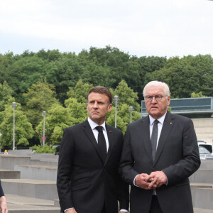 Le président français, Emmanuel Macron et la première dame, Brigitte Macron, Franck-Walter Steinmeier, président de la république fédérale d'Allemagne et madame Elke Budenbender - Le président français, E.Macron et la première dame, B.Macron, F.W.Steinmeier, président de la république fédérale d'Allemagne et madame E.Budenbender, au Mémorial de l'Holocauste à Berlin, le 27 mai 2024. Les époux Klarsfeld, et leur fils A.Klarsfeld, étaient également présents. Le couple présidentiel est en visite d'Etat de trois jours en Allemagne, du 26 au 28 mai 2024. © Stéphane Lemouton / Bestimage