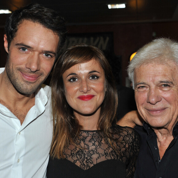 Déclarant alors qu'il n'y avait alors "pas grand-chose"...
Exclusif - Nicolas, sa soeur Victoria et leur père Guy Bedos - Aftershow du spectacle de Guy Bedos "La der des der" à l'Olympia à Paris. Le 23 décembre 2013.