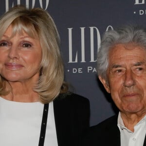 Philippe Gildas et sa femme Maryse - Photocall à l'occasion de la présentation du nouveau spectacle du Lido "Paris Merveilles" à Paris, le 8 avril 2015.