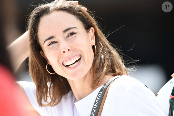 Alizé Cornet et son coach Nicolas Beuque lors d'un entrainement au tournoi de Wimbledon au tournoi de Wimbledon au All England Lawn Tennis and Croquet Club à Londres, Royaume Uni, le 4 juillet 2022. © Chryslene Caillaud/Panoramic/Bestimage  Alizé Cornet and her coach Nicolas Beuque during a practice for the Wimbledon tournament at the Wimbledon tournament at the All England Lawn Tennis and Croquet Club in London, United Kingdom, on July 4, 2022. 