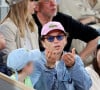 Tous les deux ont eu des discussions enflammées sur le tennis. 
Le chanteur Raphael et son fils Aliocha dans les tribunes pour le premier tour des Internationaux de France de tennis de Roland Garros 2024 opposant R.Nadal (Rafa) à A.Zverev, à Paris, France, le 27 mai 2024. © Jacovides-Moreau/Bestimage