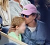 Tous les deux étaient particulièrement complices. 
Le chanteur Raphael et son fils Aliocha dans les tribunes pour le premier tour des Internationaux de France de tennis de Roland Garros 2024 opposant R.Nadal (Rafa) à A.Zverev, à Paris, France, le 27 mai 2024. © Jacovides-Moreau/Bestimage