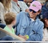 Fan de tennis, Raphaël s'est offert une petite sortie avec son fils Aliocha.
Le chanteur Raphael et son fils Aliocha dans les tribunes pour le premier tour des Internationaux de France de tennis de Roland Garros 2024 opposant R.Nadal (Rafa) à A.Zverev, à Paris. © Jacovides-Moreau/Bestimage