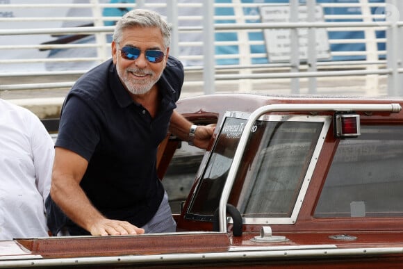 La raison ? George Clooney rejoint Broadway dans l'adaptation théâtre de son film Good Night and Good Luck.
George Clooney à destination de l'hôtel Belmond Cipriani, à Venise, Italie, le 29 août 2023.