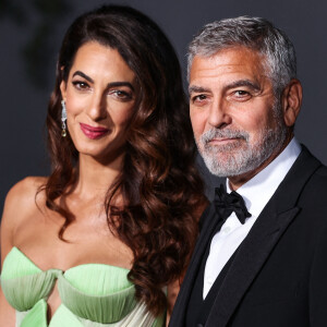 La famille Clooney quitte la France.
Amal et George Clooney au photocall du "2nd Annual Academy Museum Gala" à Los Angeles.